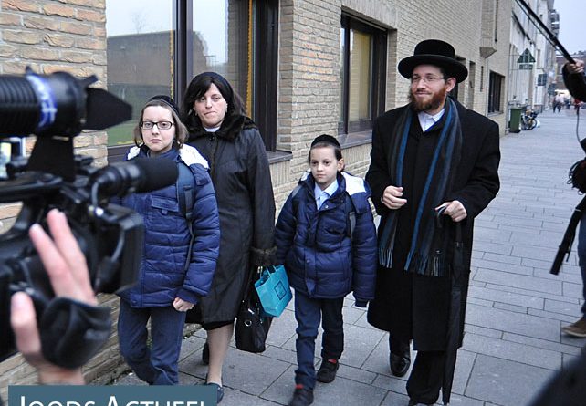 Het gezin Friedman schreef hun kinderen maandag in (foto: C'naan Lipshitz)