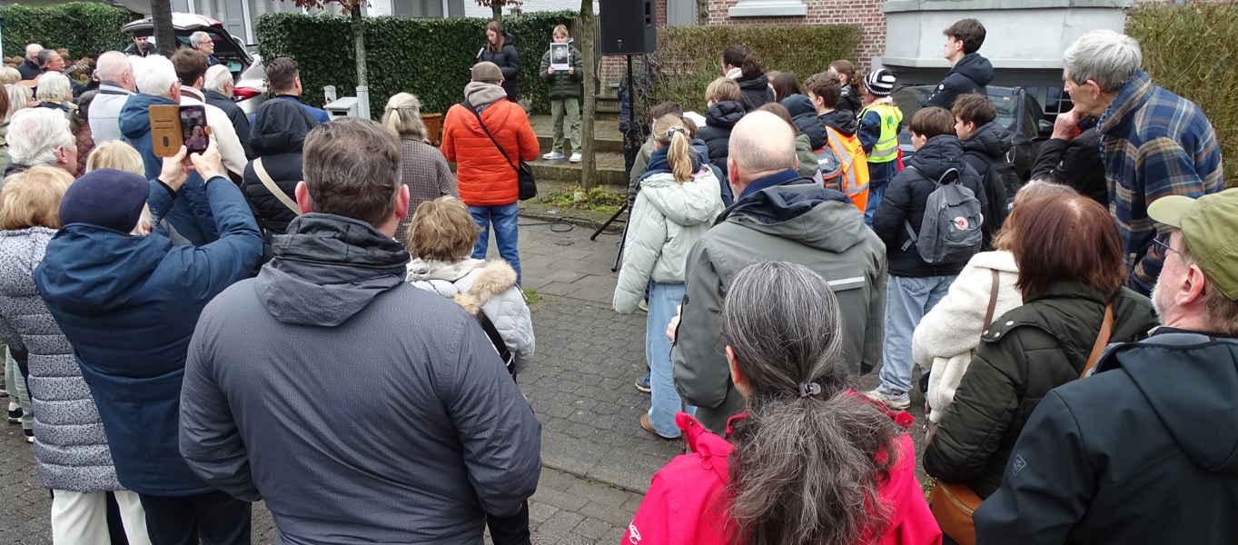 Edegem herdenkt slachtoffers van Tweede Wereldoorlog met plaatsing van acht struikelstenen